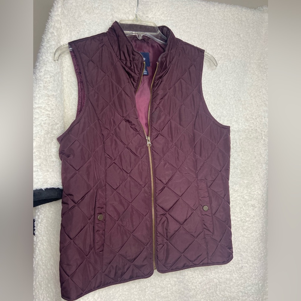 Gap maroon/purple puffy vest size M